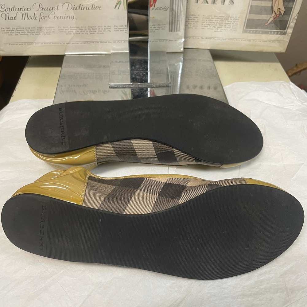 Burberry Nova Flats - Picture 6 of 9